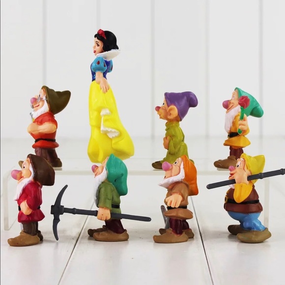 ✨✨Disney’s Animator’s Snow White & 7 Dwarfs Set✨✨ - Picture 4 of 5